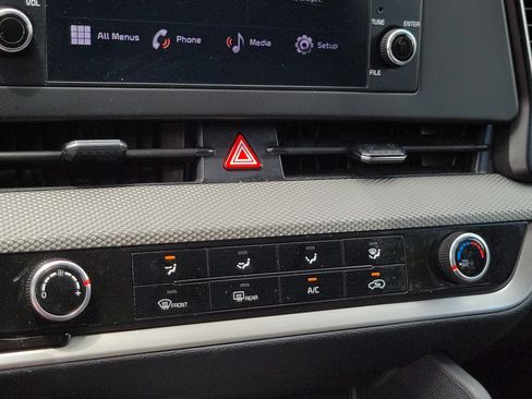 Used 2025 Kia Sportage LX FWD image 11