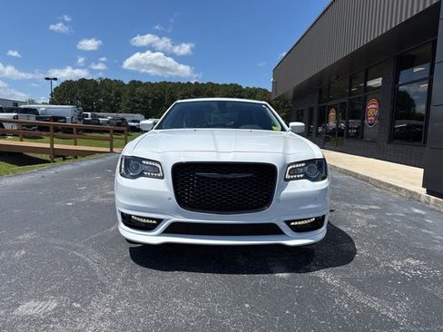 Used 2023 Chrysler 300 Touring L w/ Popular Equipment Group RWD image 3
