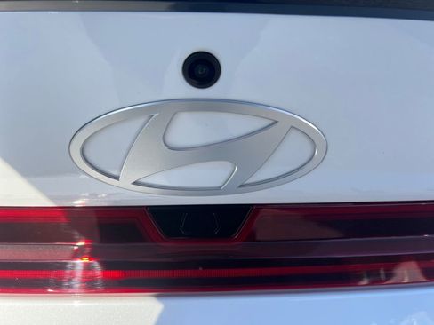 Certified 2025 Hyundai Elantra SEL image 11