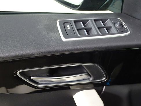 Used 2019 Jaguar F-PACE R-Sport image 18