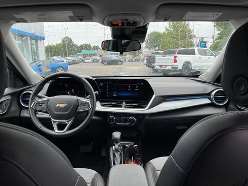 Used 2024 Chevrolet Trax LT w/ Driver Confidence Package FWD image 47