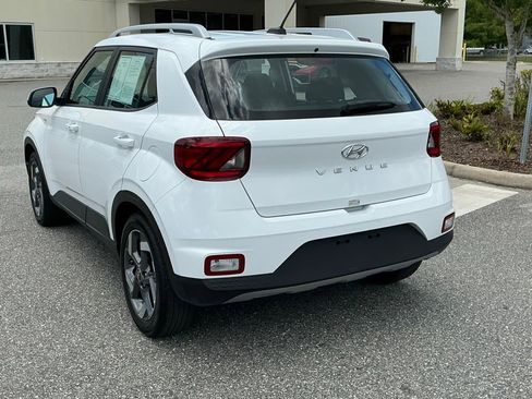 Used 2025 Hyundai Venue SEL FWD image 3