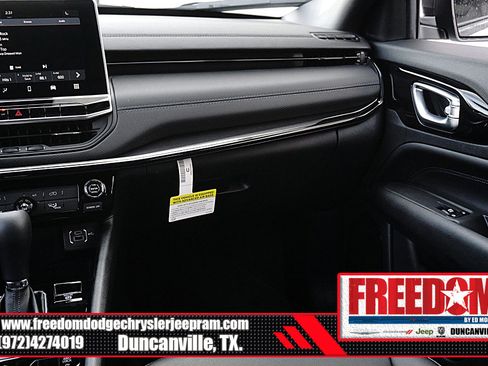 New 2026 Jeep Compass Latitude image 38