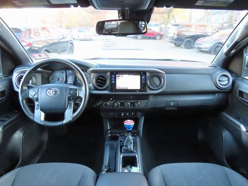 Used 2019 Toyota Tacoma TRD Sport image 19