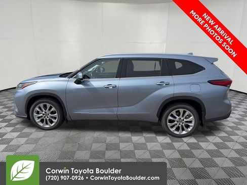 Used 2021 Toyota Highlander Limited AWD/4WD image 4