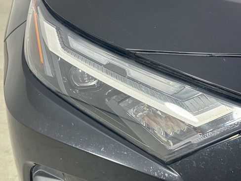 Used 2022 Toyota RAV4 XLE Premium FWD image 38