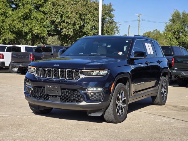 Used 2023 Jeep Grand Cherokee Limited AWD/4WD image 3