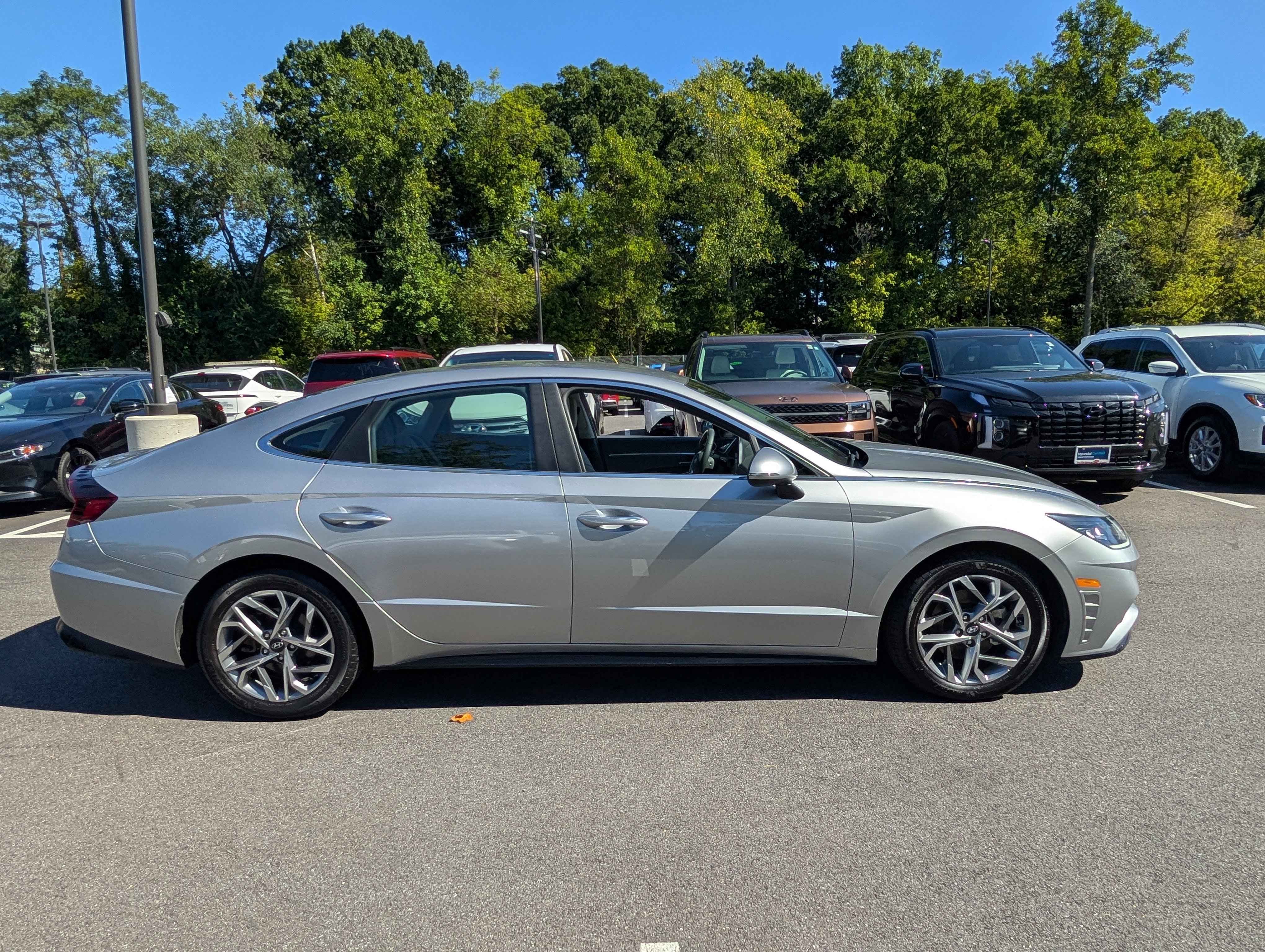 Used 2020 Hyundai Sonata SEL w/ Convenience Package FWD image 2