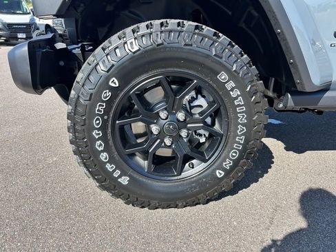 New 2025 Jeep Gladiator Willys image 8