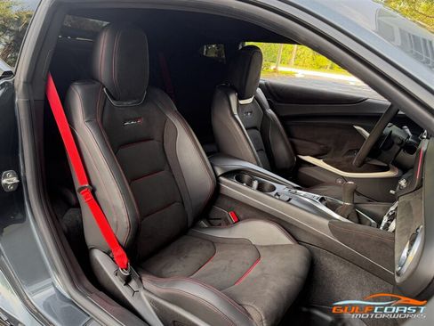 Used 2019 Chevrolet Camaro ZL1 RWD image 30