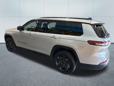 Used 2023 Jeep Grand Cherokee L Laredo image 4