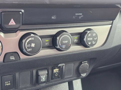 Used 2019 Toyota Tacoma SR5 AWD/4WD image 27