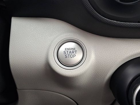 Certified 2025 Hyundai Venue SEL image 26