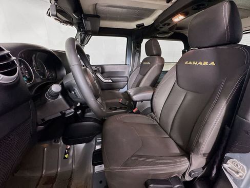 Used 2014 Jeep Wrangler Sahara w/ Connectivity Group AWD/4WD image 12
