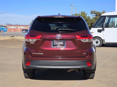 Used 2017 Toyota Highlander LE image 6