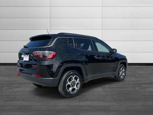 Used 2022 Jeep Compass Trailhawk w/ Sun and Sound Group AWD/4WD image 3
