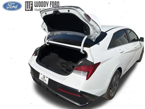 Used 2025 Hyundai Elantra SEL image 25