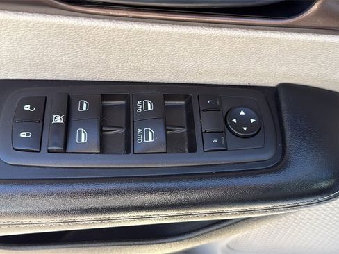 Used 2022 Chrysler Voyager LX image 18