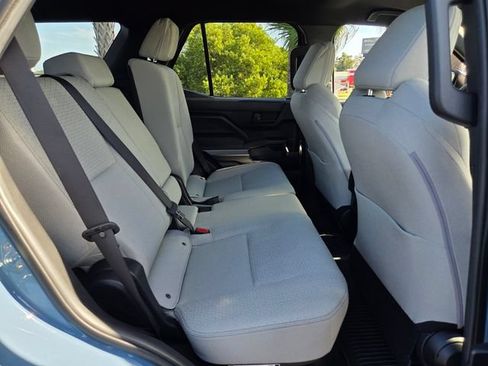 Used 2025 Toyota 4Runner SR5 AWD/4WD image 15