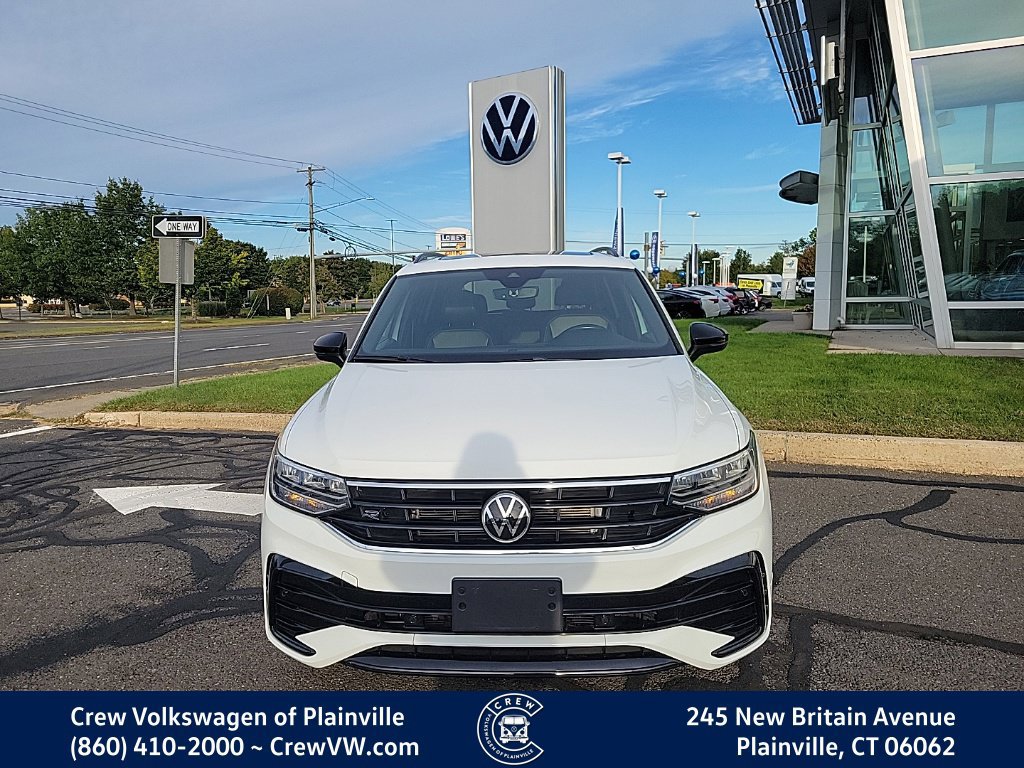 Certified 2022 Volkswagen Tiguan SE R-Line AWD/4WD image 2