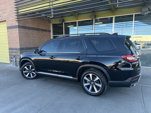 Used 2023 Honda Pilot Touring image 4