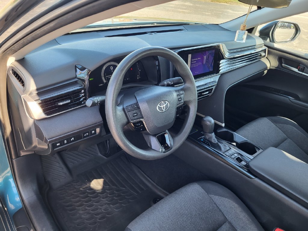 Used 2025 Toyota Camry LE FWD image 8