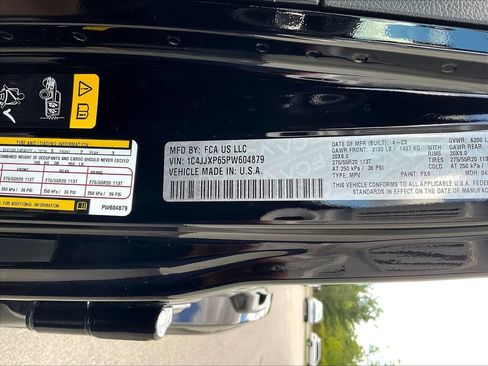 Used 2023 Jeep Wrangler Unlimited Sahara w/ Cold Weather Group AWD/4WD image 20