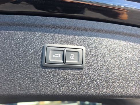 Used 2022 Audi Q5 2.0T Premium Plus w/ Premium Plus Package image 9