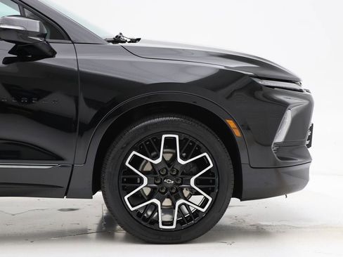 Used 2023 Chevrolet Blazer RS w/ Enhanced Convenience Package image 4