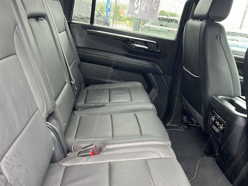 Used 2025 Chevrolet Suburban Z71 AWD/4WD image 28