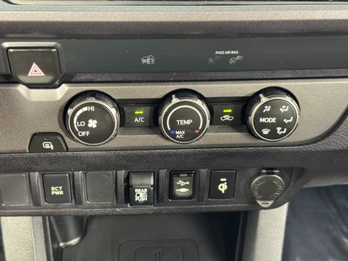 Used 2019 Toyota Tacoma TRD Sport image 26