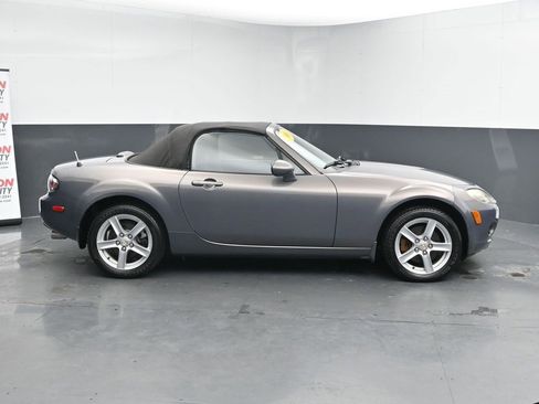 Used 2006 MAZDA MX-5 Miata Touring image 9