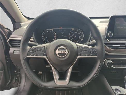 Used 2024 Nissan Altima 2.5 SV FWD image 13