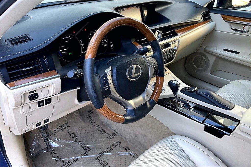 Used 2015 Lexus ES 300h w/ Navigation System Package FWD image 17
