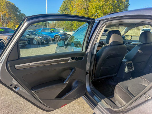 Used 2018 Volkswagen Passat 2.0T SEL Premium FWD image 15