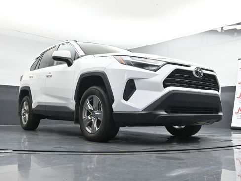 Used 2022 Toyota RAV4 XLE w/ XLE Grade Weather Package image 18