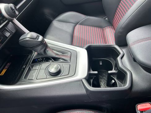 Used 2025 Toyota RAV4 XSE AWD/4WD image 18