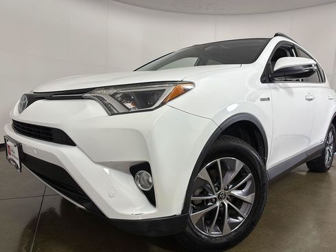 Used 2017 Toyota RAV4 XLE w/ Convenience Package AWD/4WD image 5