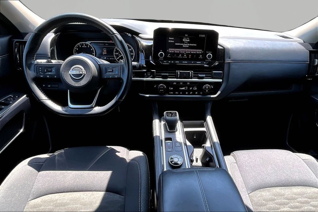 Used 2025 Nissan Pathfinder SV AWD/4WD image 9