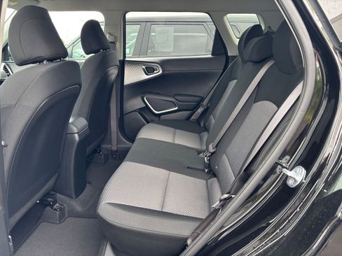 Used 2025 Kia Soul LX w/ LX Technology Package FWD image 23