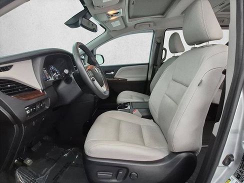 Used 2020 Toyota Sienna Limited Premium AWD/4WD image 17