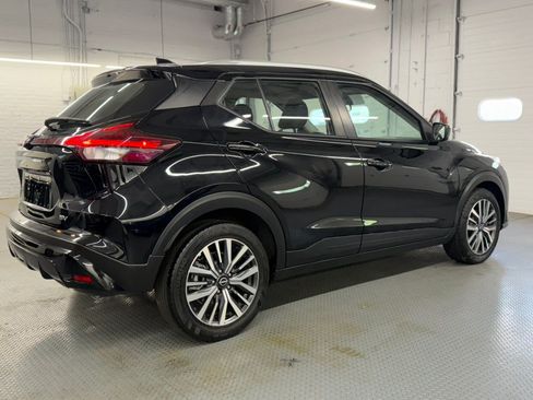 Used 2022 Nissan Kicks SV FWD image 8