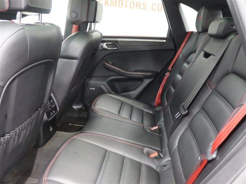 Used 2018 Porsche Macan GTS AWD/4WD image 18
