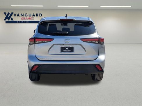 Used 2023 Toyota Highlander L image 7