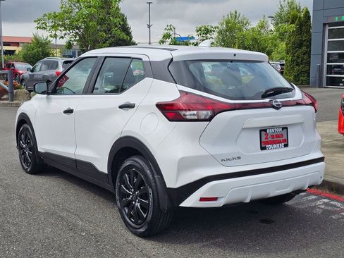 Used 2022 Nissan Kicks S FWD image 7