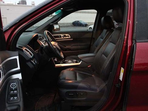 Used 2015 Ford Explorer XLT w/ Equipment Group 202A AWD/4WD image 12