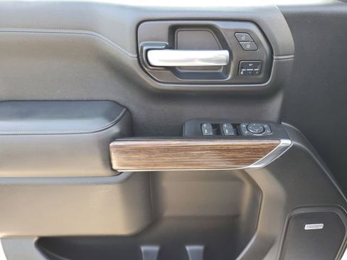 Used 2021 Chevrolet Silverado 1500 High Country w/ Technology Package image 18