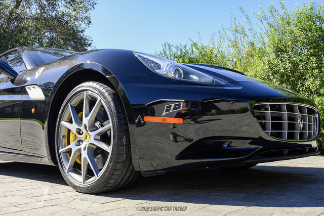 Used 2013 Ferrari California RWD image 92