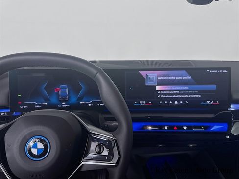 Used 2025 BMW i5 xDrive40 w/ Premium Package image 9