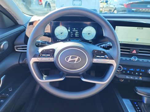 Used 2024 Hyundai Elantra SEL image 11